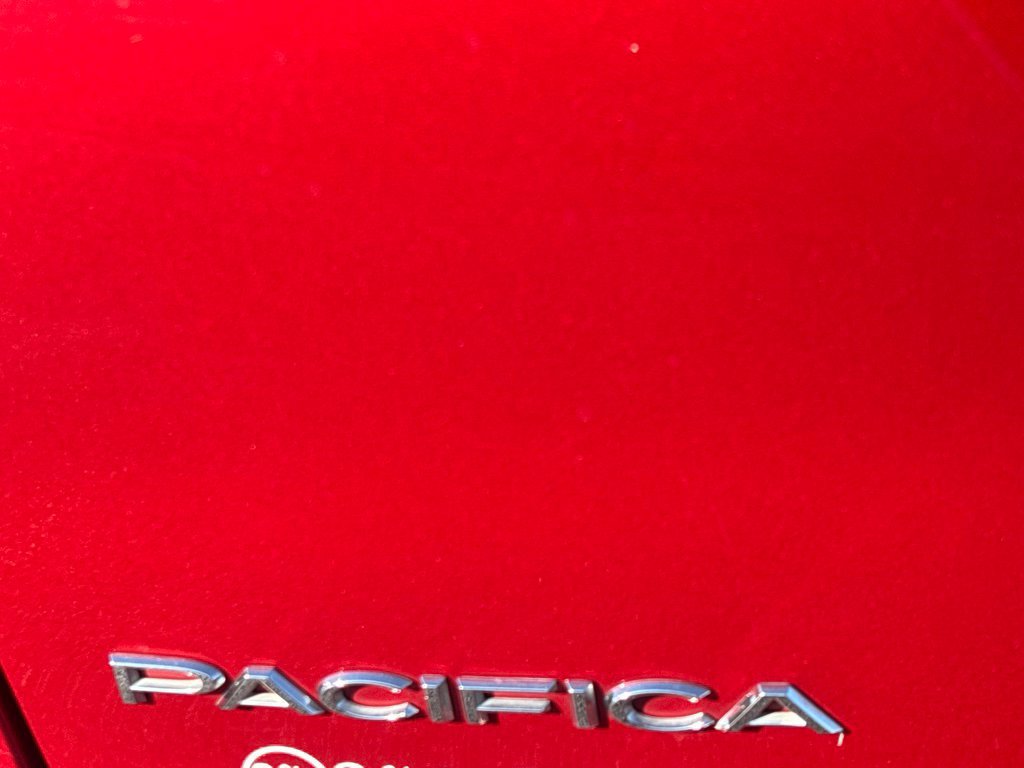 Used 2024 Chrysler Pacifica Touring-L FWD image 9