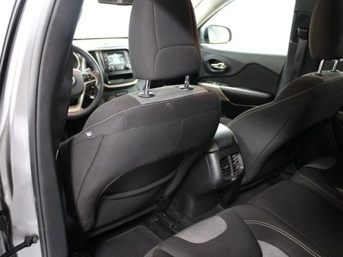 Used 2018 Jeep Cherokee Latitude image 25