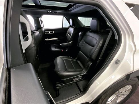 Used 2022 Ford Explorer XLT w/ Equipment Group 202A image 25