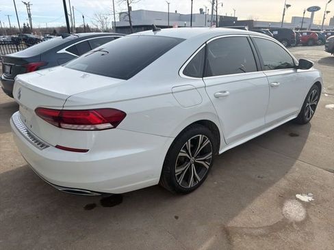 Used 2021 Volkswagen Passat 2.0T SE image 5