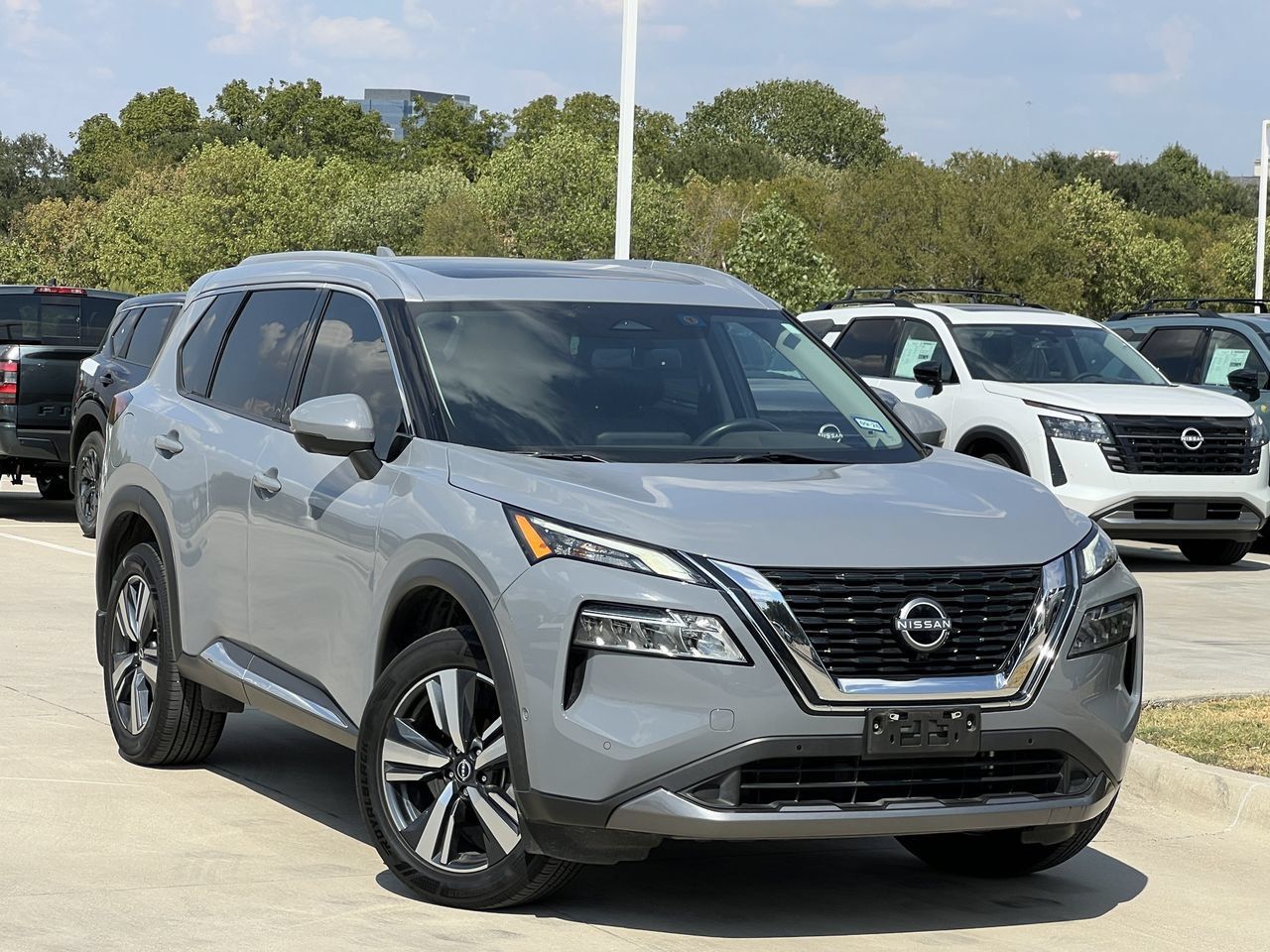Used 2023 Nissan Rogue SL w/ SL Premium Package FWD image 1