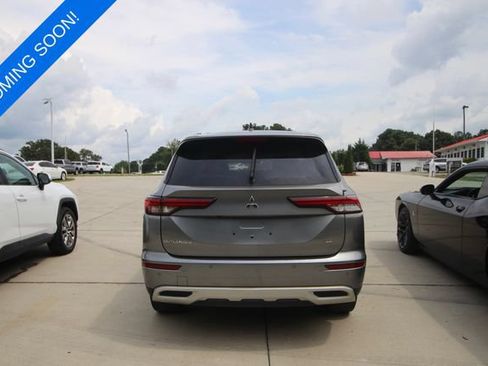 Used 2023 Mitsubishi Outlander SE AWD/4WD image 2