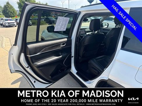 Used 2022 Jeep Grand Cherokee L Limited w/ Black Appearance Package AWD/4WD image 31
