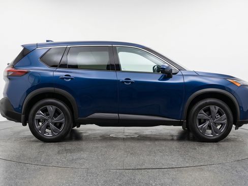 Used 2025 Nissan Rogue SV image 11