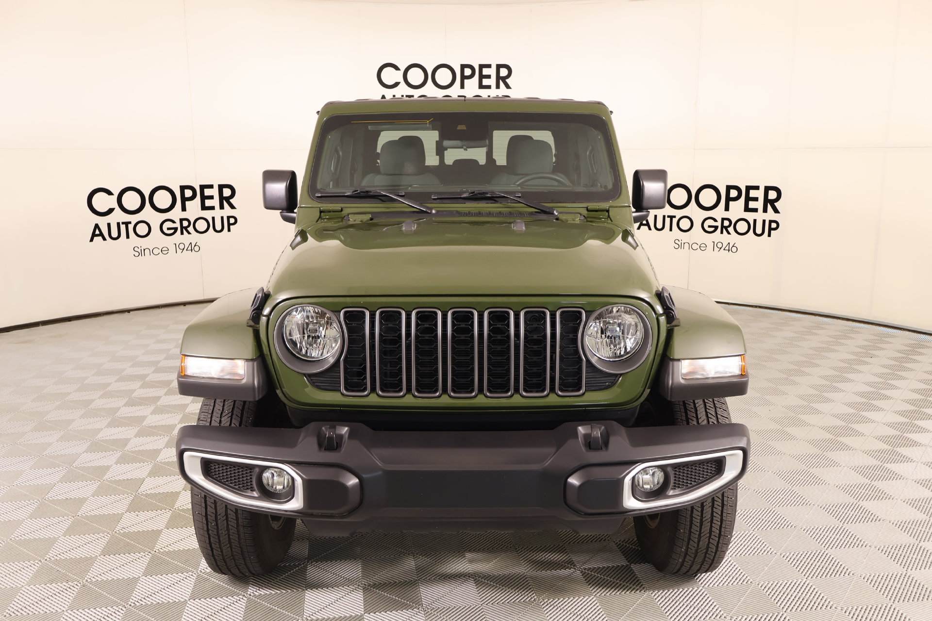Used 2024 Jeep Gladiator Sport AWD/4WD image 9