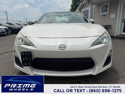 Used 2014 Scion FR-S RWD image 2