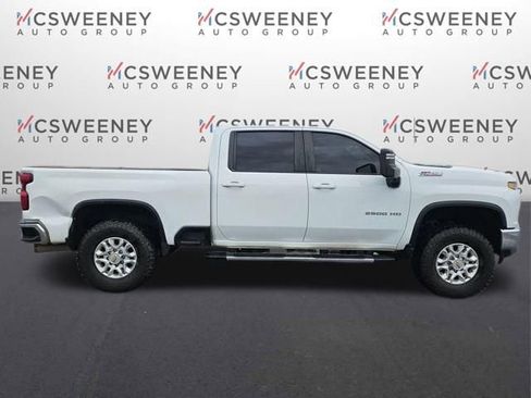 Used 2022 Chevrolet Silverado 2500 LT w/ Convenience Package image 6