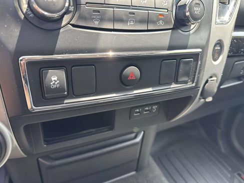 Used 2019 Nissan Titan SV AWD/4WD image 23