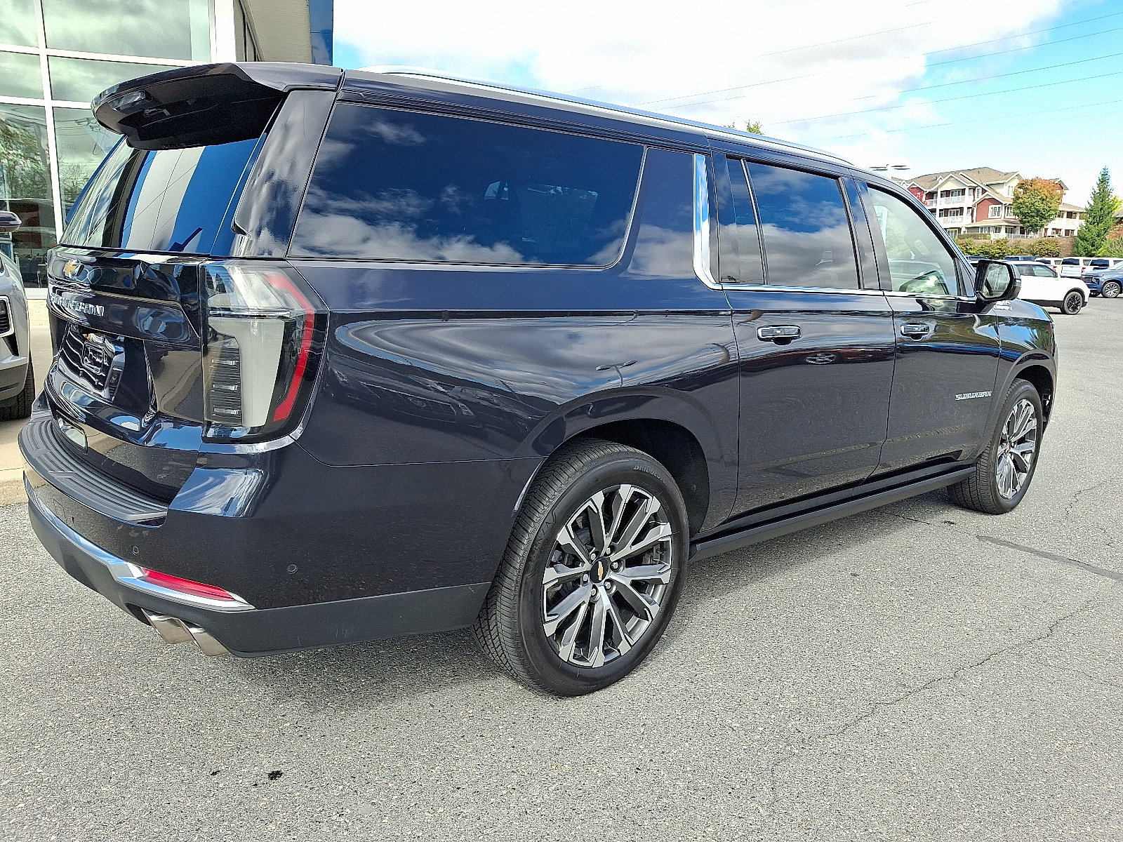 Certified 2026 Chevrolet Suburban High Country AWD/4WD image 7