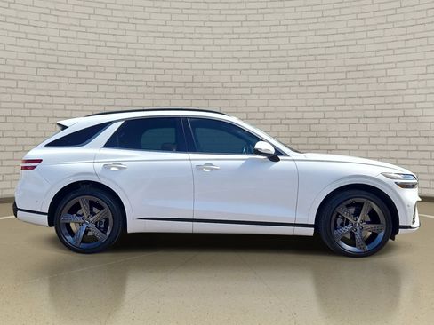 Used 2022 Genesis GV70 2.5T w/ Sport Prestige Package AWD/4WD image 4