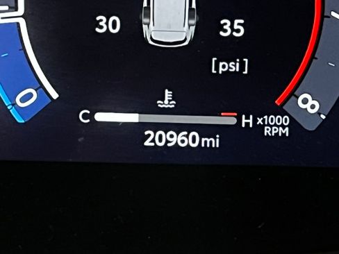 Used 2025 Toyota Highlander XSE AWD/4WD image 11