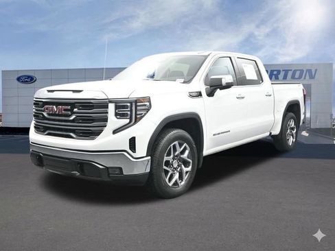 Used 2023 GMC Sierra 1500 SLT w/ SLT Convenience Package AWD/4WD image 4