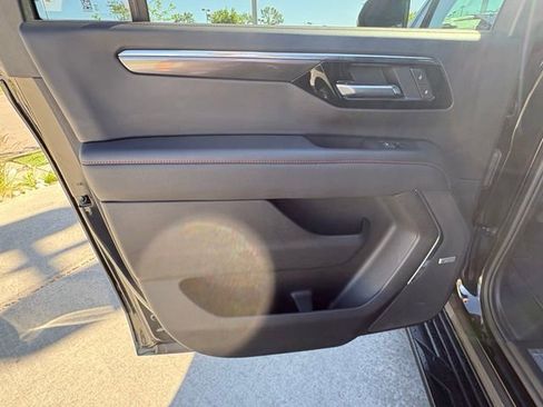 Used 2025 Chevrolet Suburban RST w/ Comfort Package AWD/4WD image 23