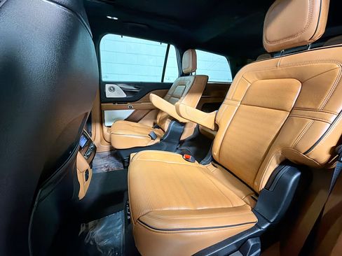 Used 2024 Lincoln Aviator Black Label w/ Class IV Trailer Tow Package image 22