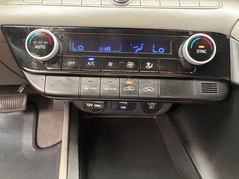 Used 2024 Hyundai Elantra SEL FWD image 28
