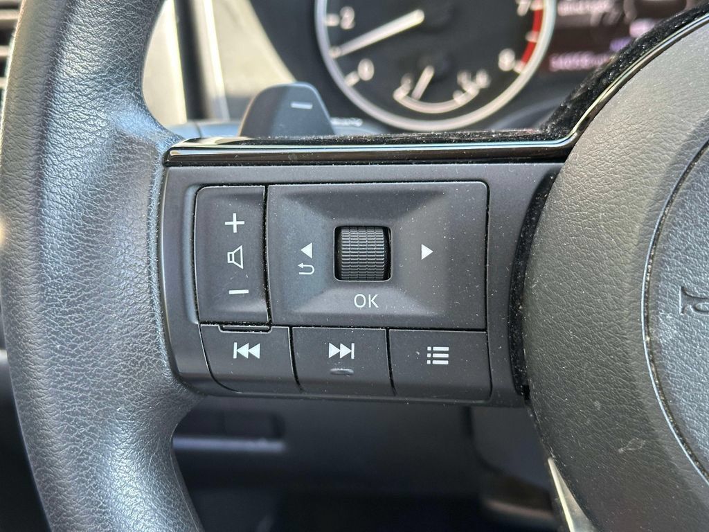 Used 2021 Nissan Rogue SV AWD/4WD image 19