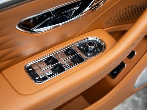 Used 2023 Bentley Flying Spur W12 image 28