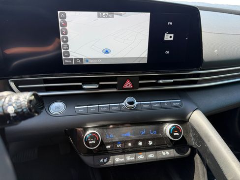 Used 2023 Hyundai Elantra Limited FWD image 12