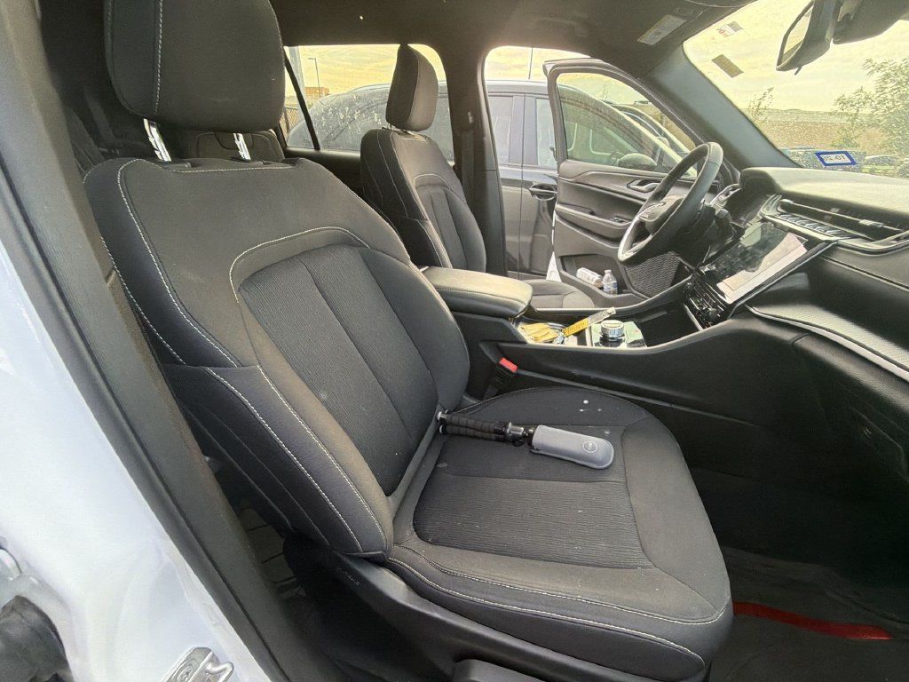 Used 2024 Jeep Grand Cherokee L Laredo w/ Luxury Tech Group I RWD image 23