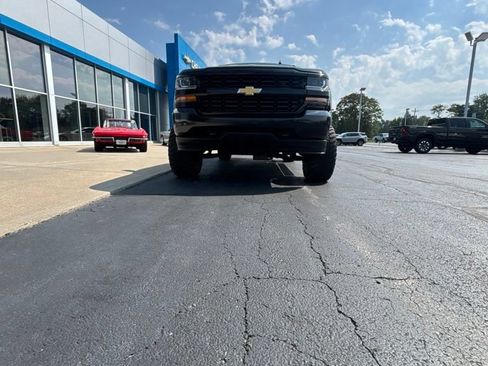 Used 2018 Chevrolet Silverado 1500 Custom w/ Custom Convenience Package AWD/4WD image 3