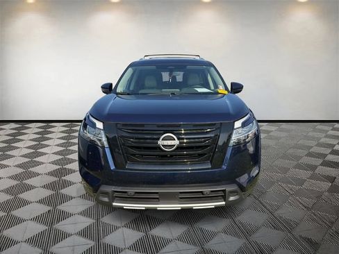 Used 2024 Nissan Pathfinder SL w/ SL Premium Package FWD image 2