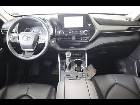 Used 2023 Toyota Highlander XLE AWD/4WD image 15