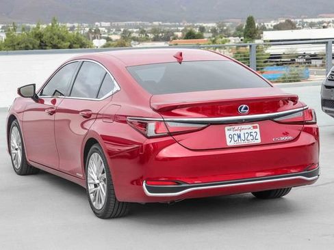 Used 2022 Lexus ES 300h w/ Accessory Package FWD image 4