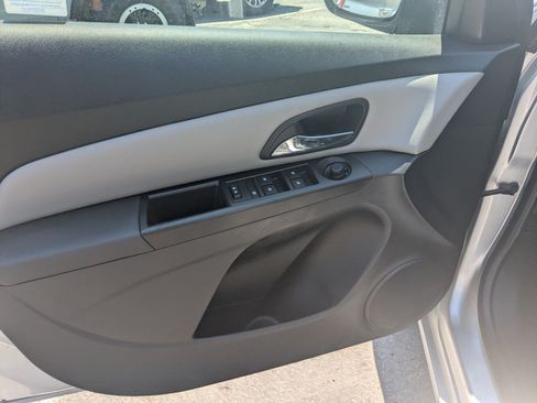 Used 2016 Chevrolet Cruze LS FWD image 16