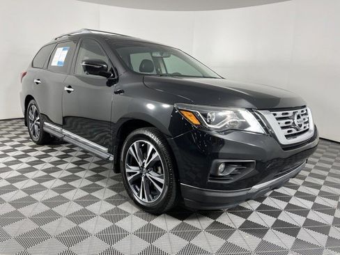 Used 2020 Nissan Pathfinder Platinum FWD image 2
