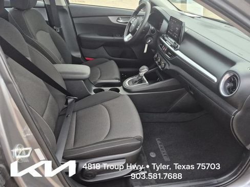 Certified 2023 Kia Forte LXS w/ LXS Technology Package FWD image 8