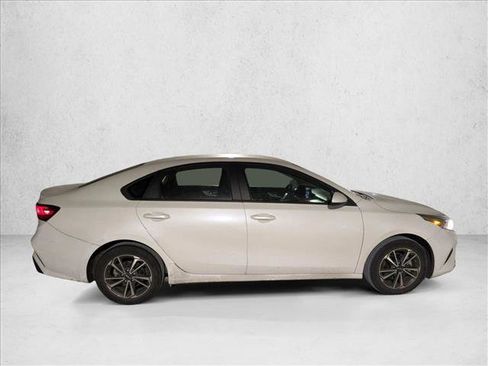 Used 2022 Kia Forte LXS image 4
