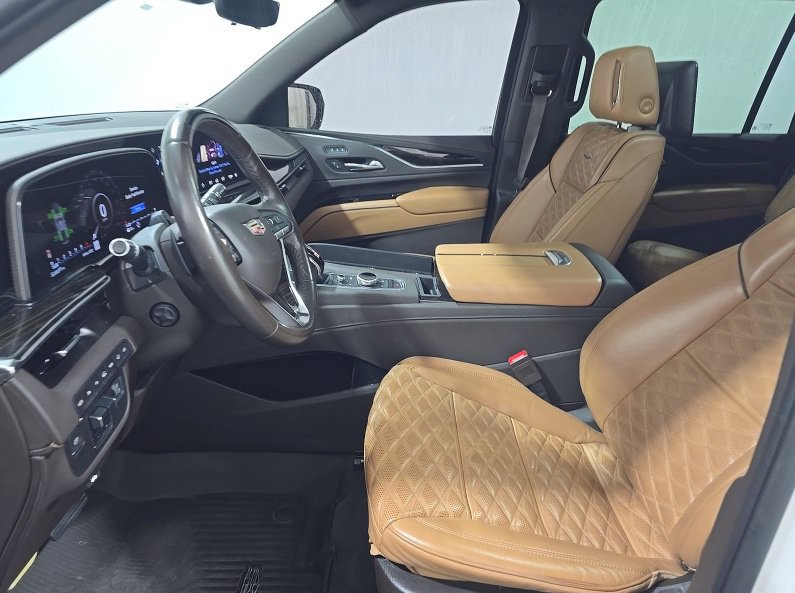 Used 2022 Cadillac Escalade ESV Sport w/ Touring Package AWD/4WD image 5