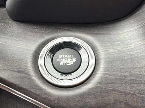 Used 2022 Jeep Grand Cherokee Overland AWD/4WD image 24