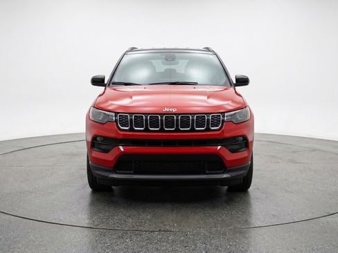 Used 2025 Jeep Compass Limited AWD/4WD image 2