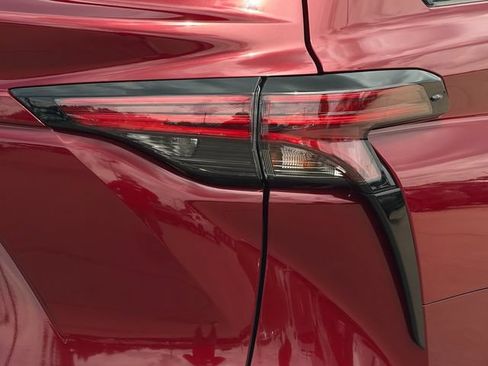 Certified 2026 Toyota Sienna XSE FWD image 32