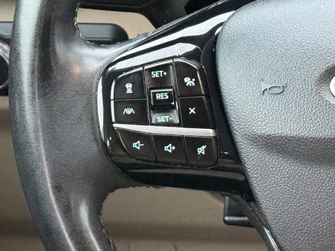 Used 2022 Ford Escape Titanium FWD image 28