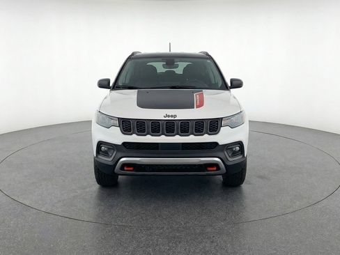 Used 2025 Jeep Compass Trailhawk AWD/4WD image 2