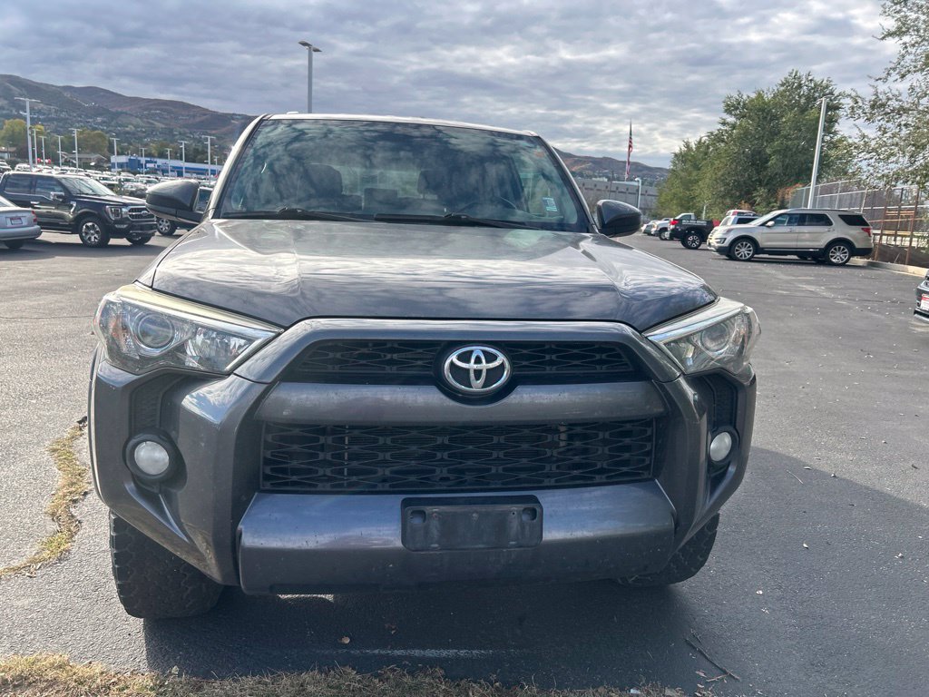 Used 2015 Toyota 4Runner SR5 AWD/4WD image 3