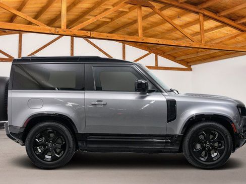 Used 2023 Land Rover Defender 90 X-Dynamic SE image 6