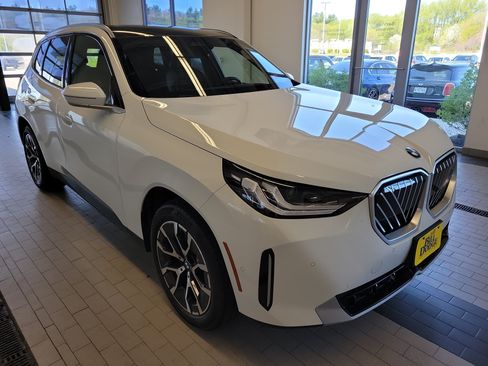 Used 2025 BMW X3 xDrive30i w/ Convenience Package AWD/4WD image 3