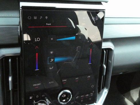 New 2025 GMC Acadia AT4 w/ Luxury Package AWD/4WD image 17