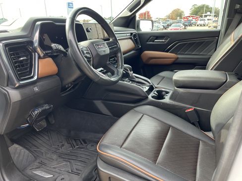 Used 2023 GMC Canyon AT4 w/ AT4 Premium Package image 8