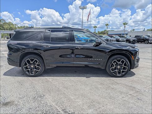 Used 2025 Chevrolet Traverse High Country w/ LPO, Floor Liner Package FWD image 3