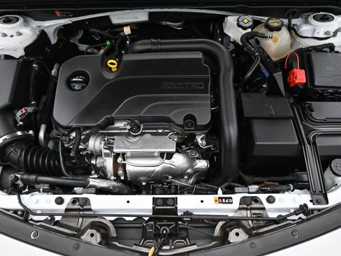 Used 2024 Chevrolet Malibu LT FWD image 9