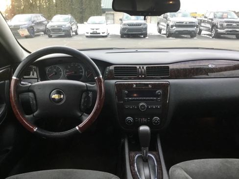 Used 2015 Chevrolet Impala LT w/ LT Sunroof Package image 9