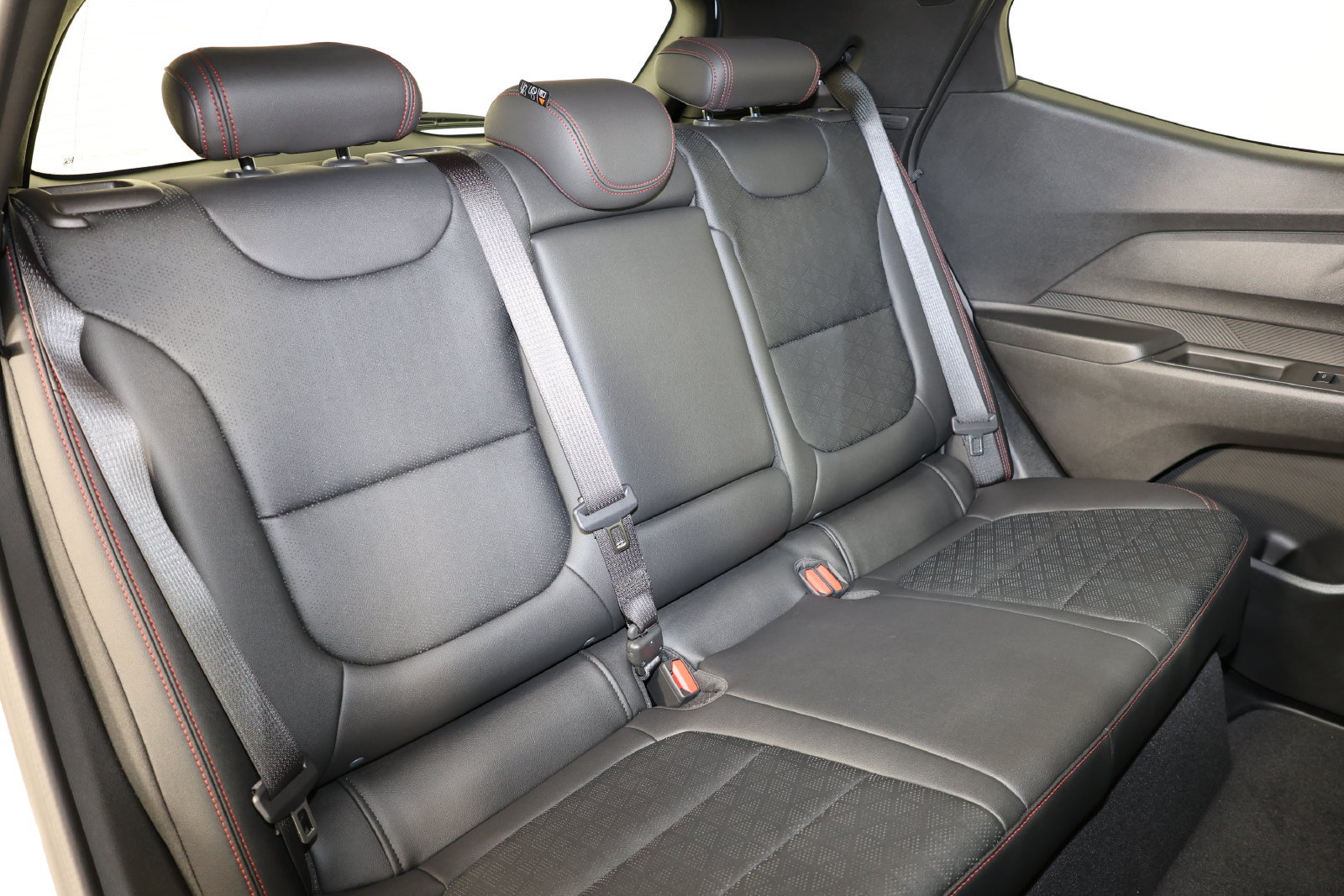 Used 2027 Chevrolet Bolt RS FWD image 31