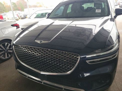 Used 2022 Genesis GV70 2.5T w/ Advanced Package image 2