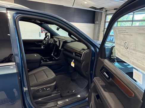 New 2026 GMC Yukon Denali w/ Denali Reserve Package AWD/4WD image 12