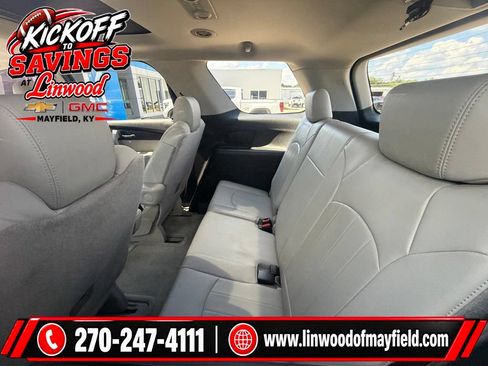 Used 2010 GMC Acadia SLT w/ LPO, 'HIT The Road' Package AWD/4WD image 8