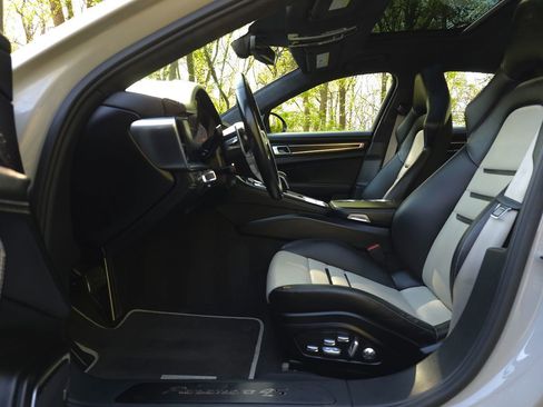 Used 2020 Porsche Panamera 4S image 12